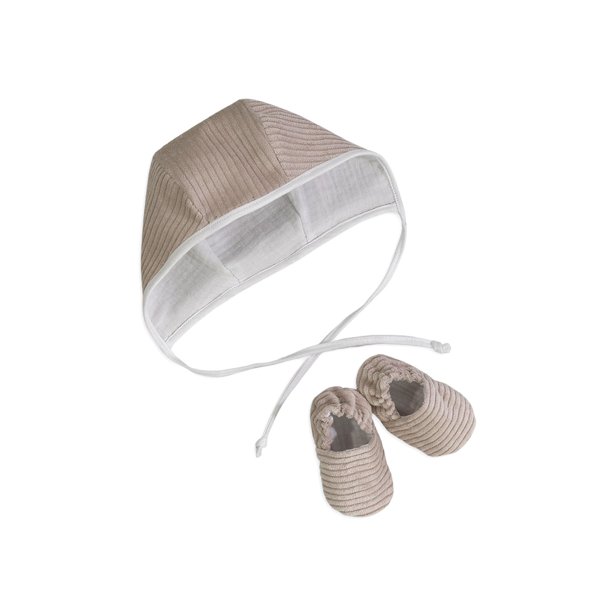 Boneta si botosi din raiat beige